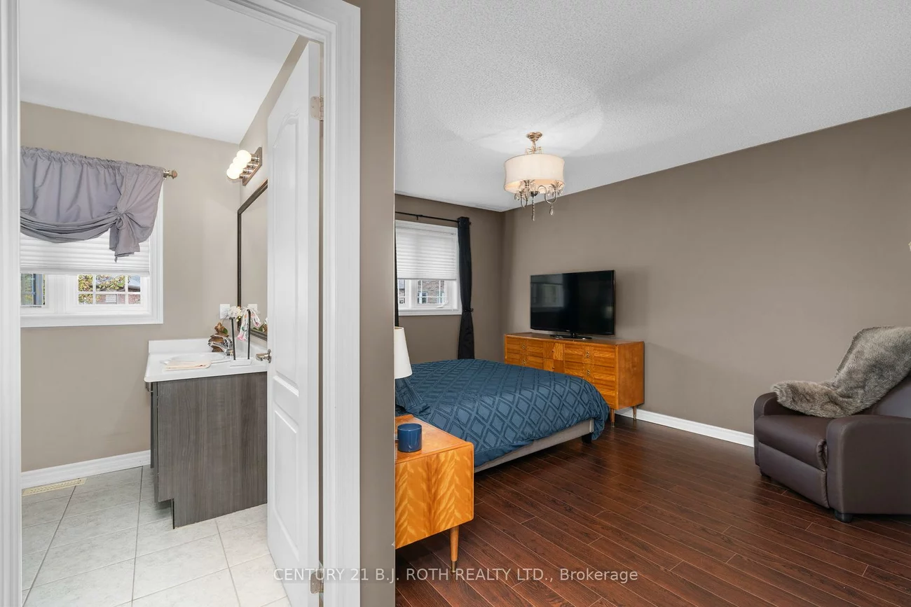 221, Harvie, Holly, Barrie
