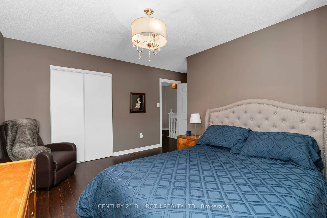 221, Harvie, Holly, Barrie
