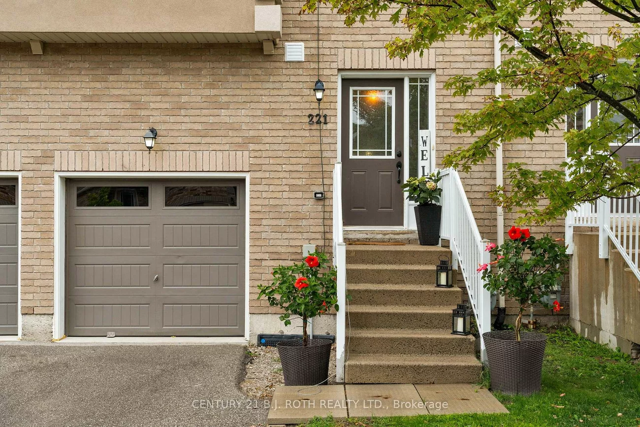 221, Harvie, Holly, Barrie
