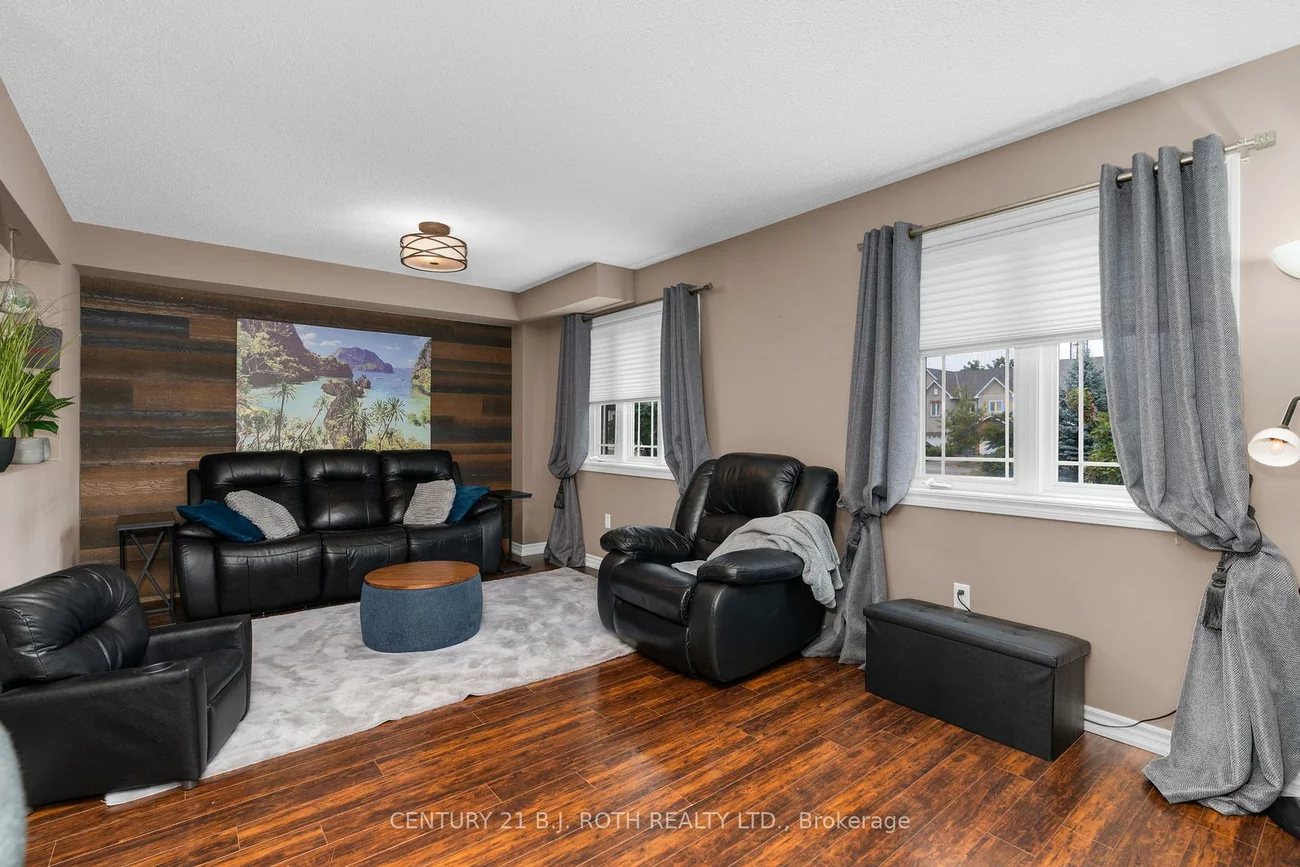 221, Harvie, Holly, Barrie