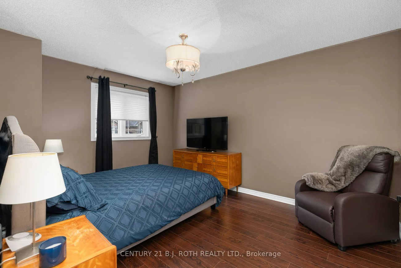 221, Harvie, Holly, Barrie