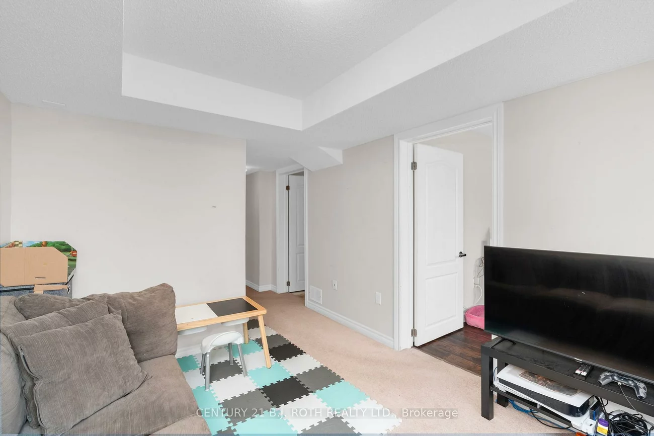 221, Harvie, Holly, Barrie