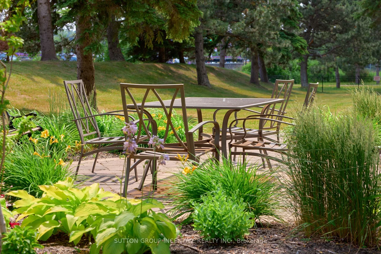 65, Ellen, City Centre, Barrie