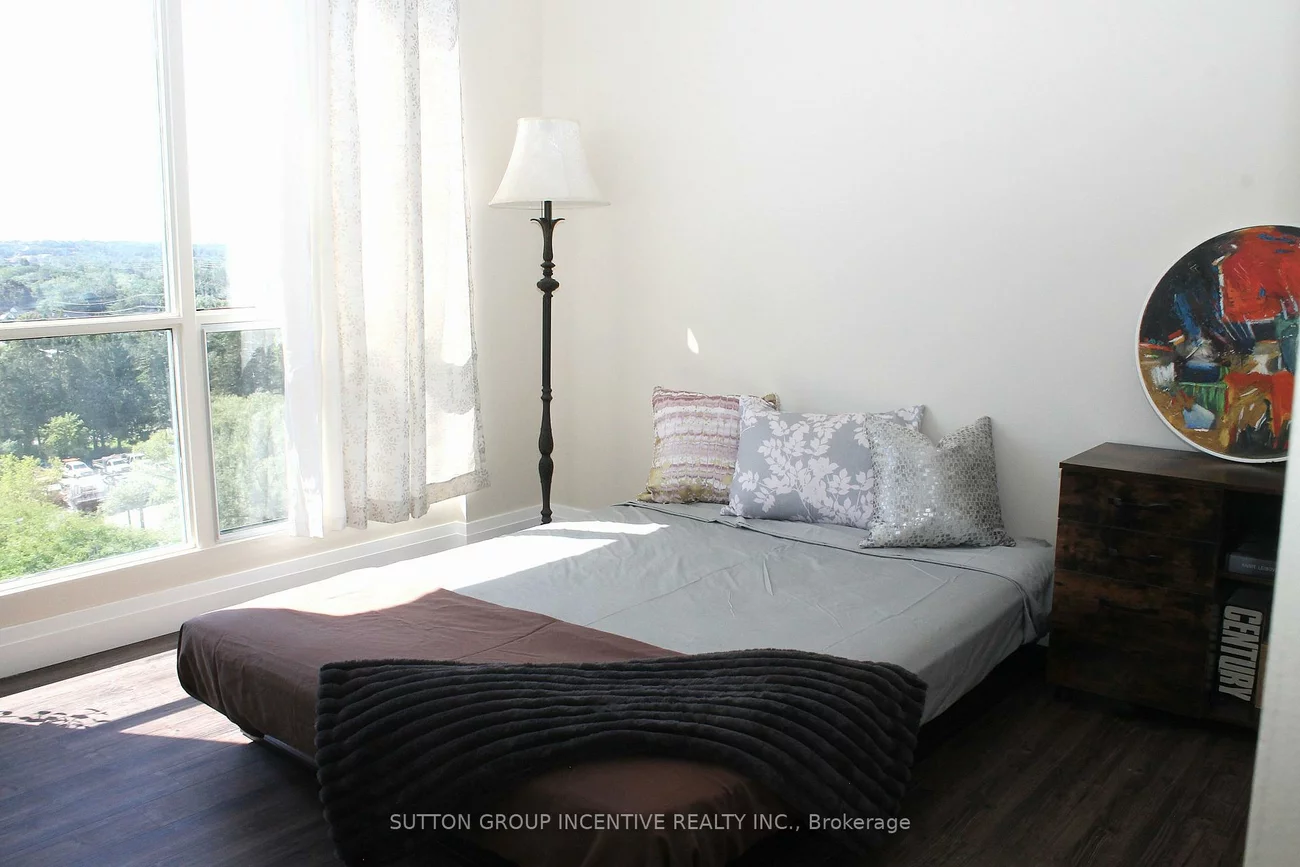 65, Ellen, City Centre, Barrie