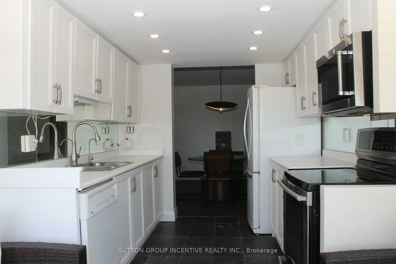 65, Ellen, City Centre, Barrie