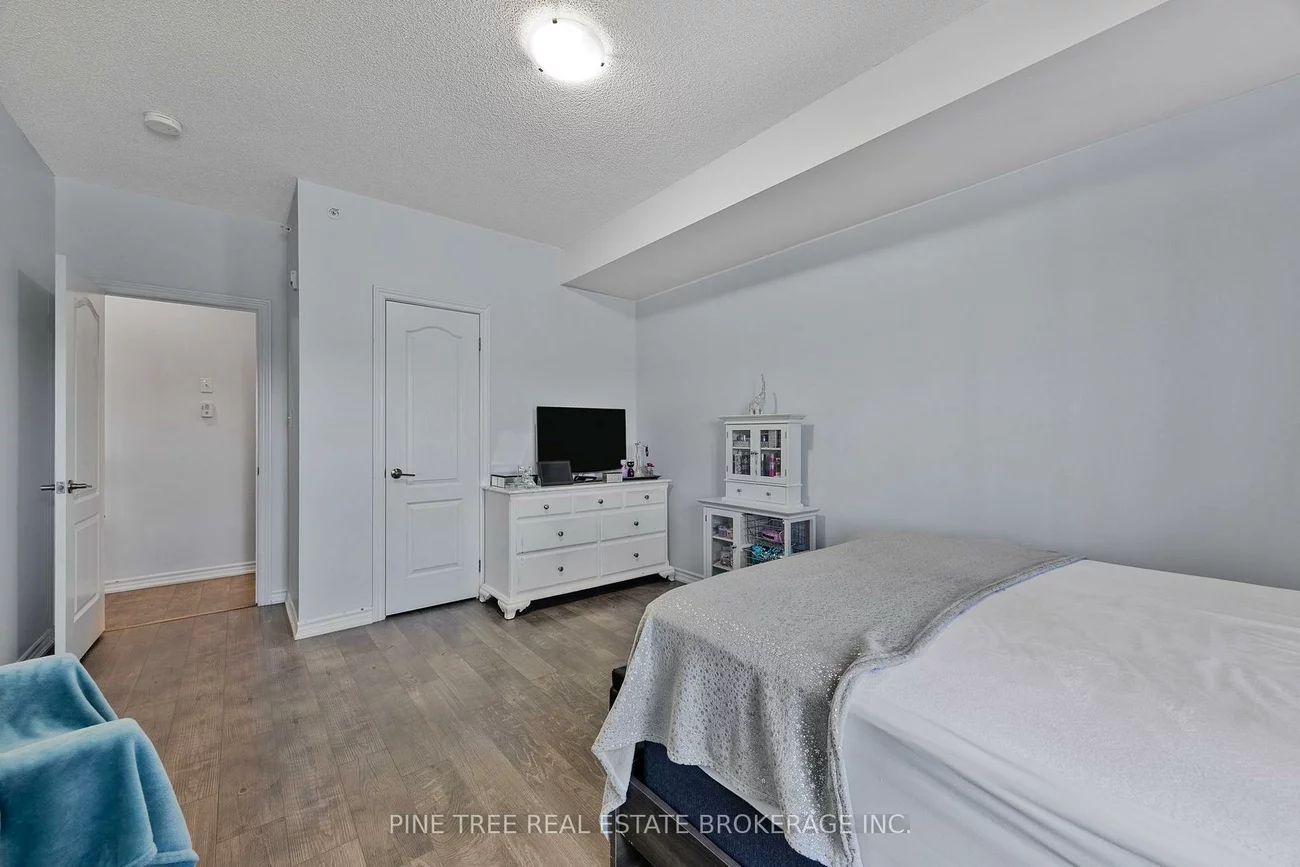720, Yonge, Painswick South, Barrie