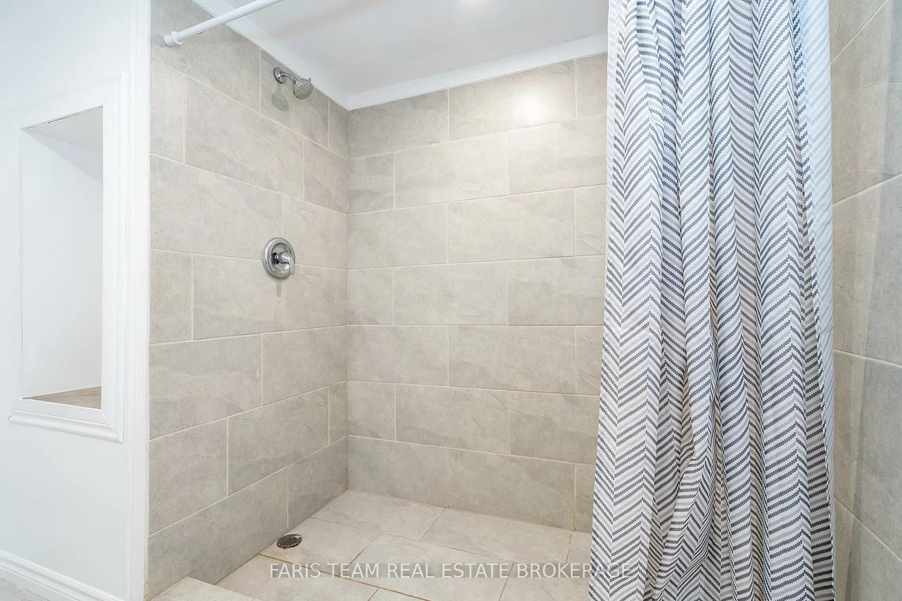 233, Innisfil, Allandale Centre, Barrie