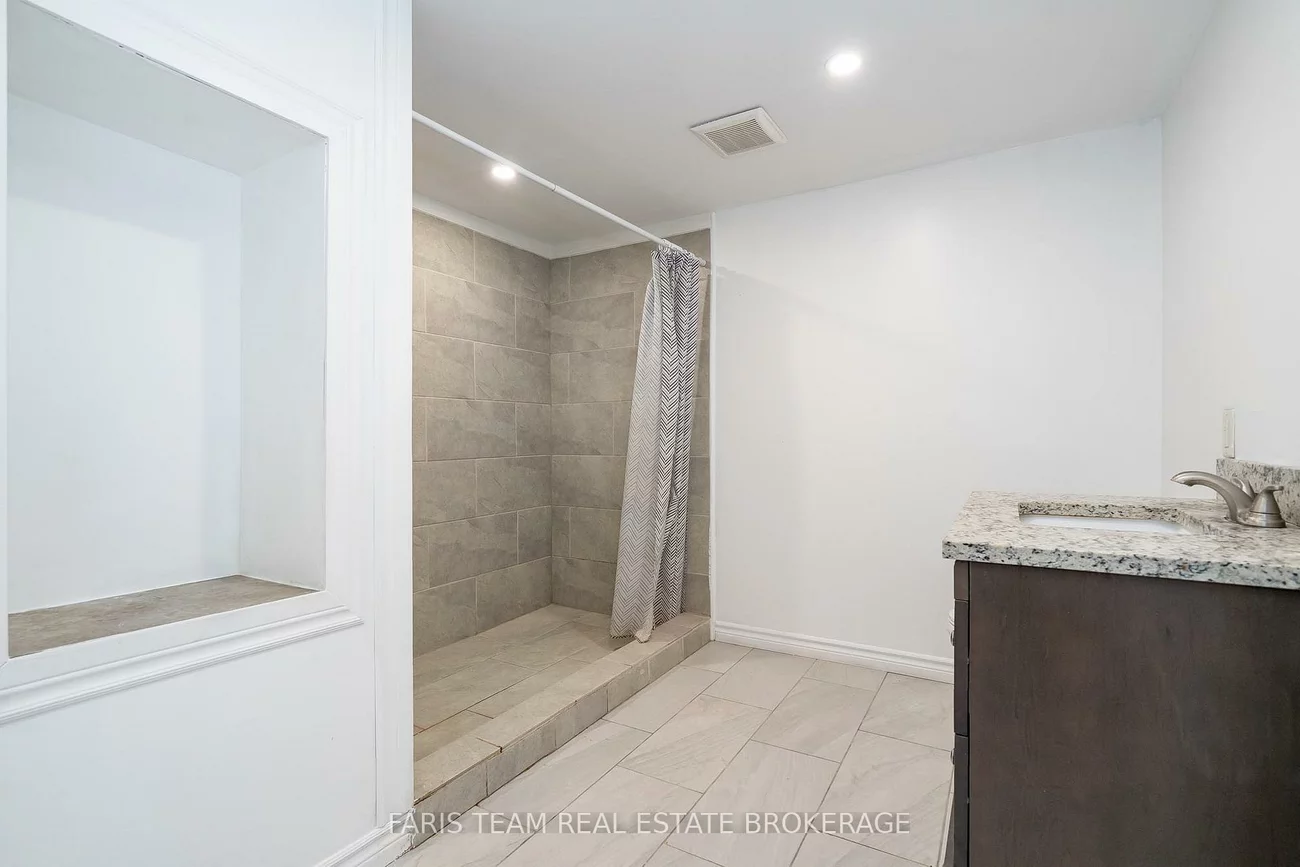 233, Innisfil, Allandale Centre, Barrie