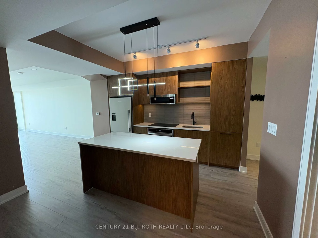 185, Dunlop, Lakeshore, Barrie