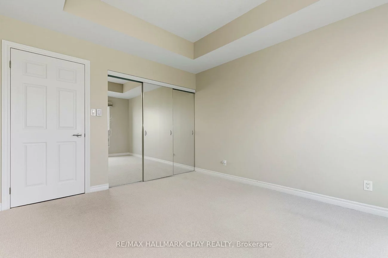 33, Ellen, City Centre, Barrie