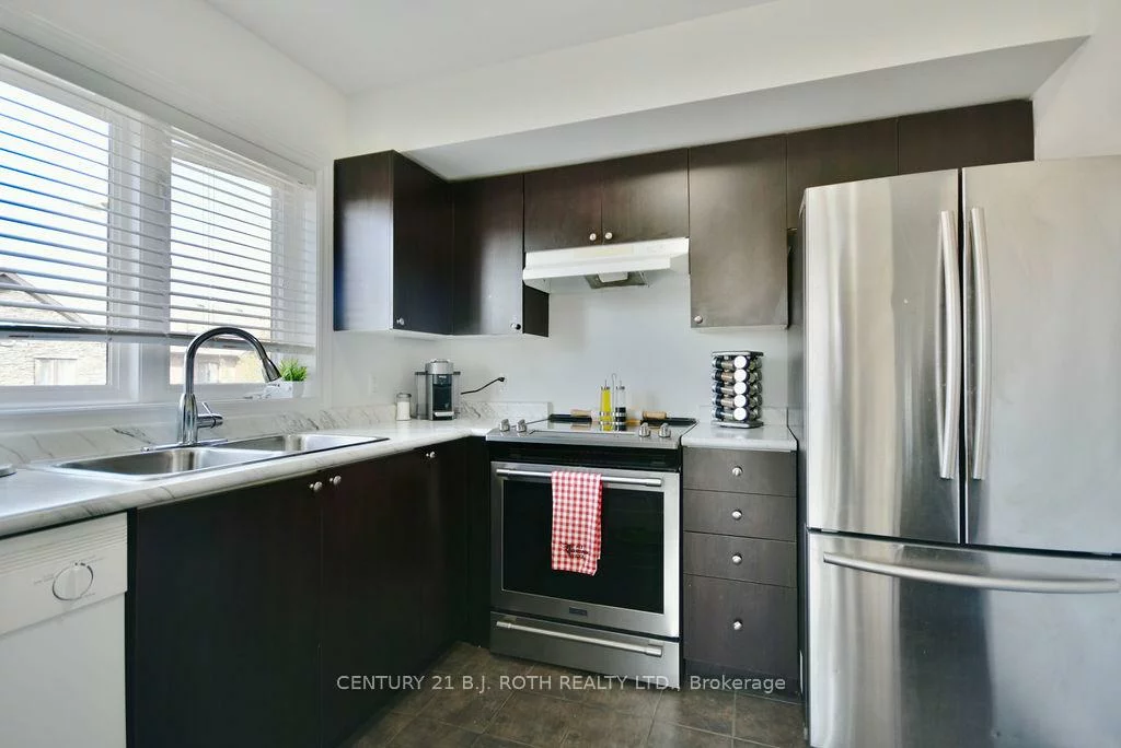 25, Madelaine, Painswick South, Barrie