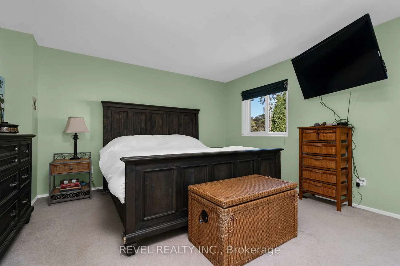 28, Donald, Queen's Park, Barrie