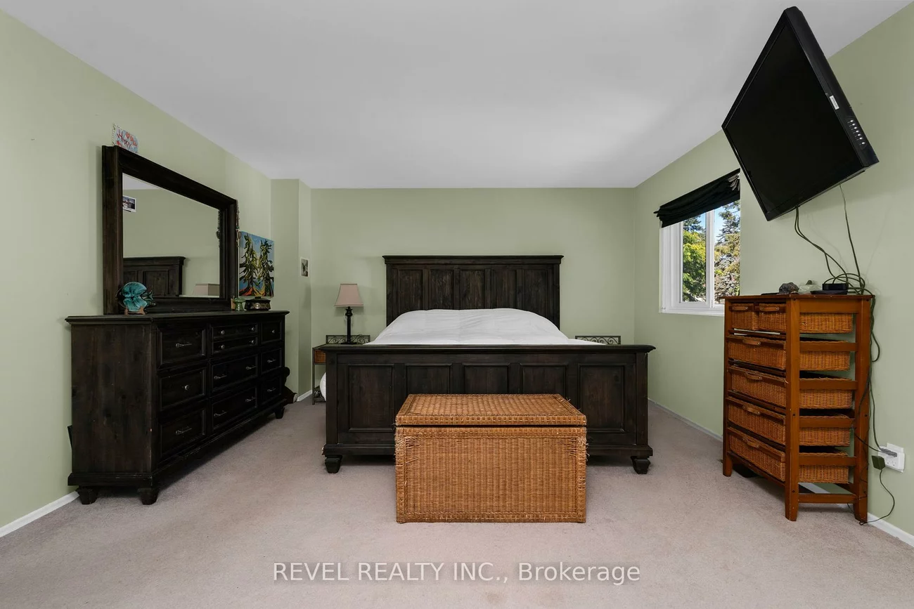 28, Donald, Queen's Park, Barrie