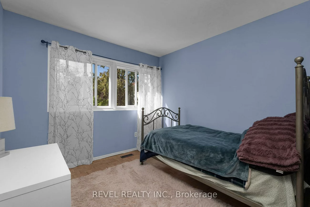 28, Donald, Queen's Park, Barrie