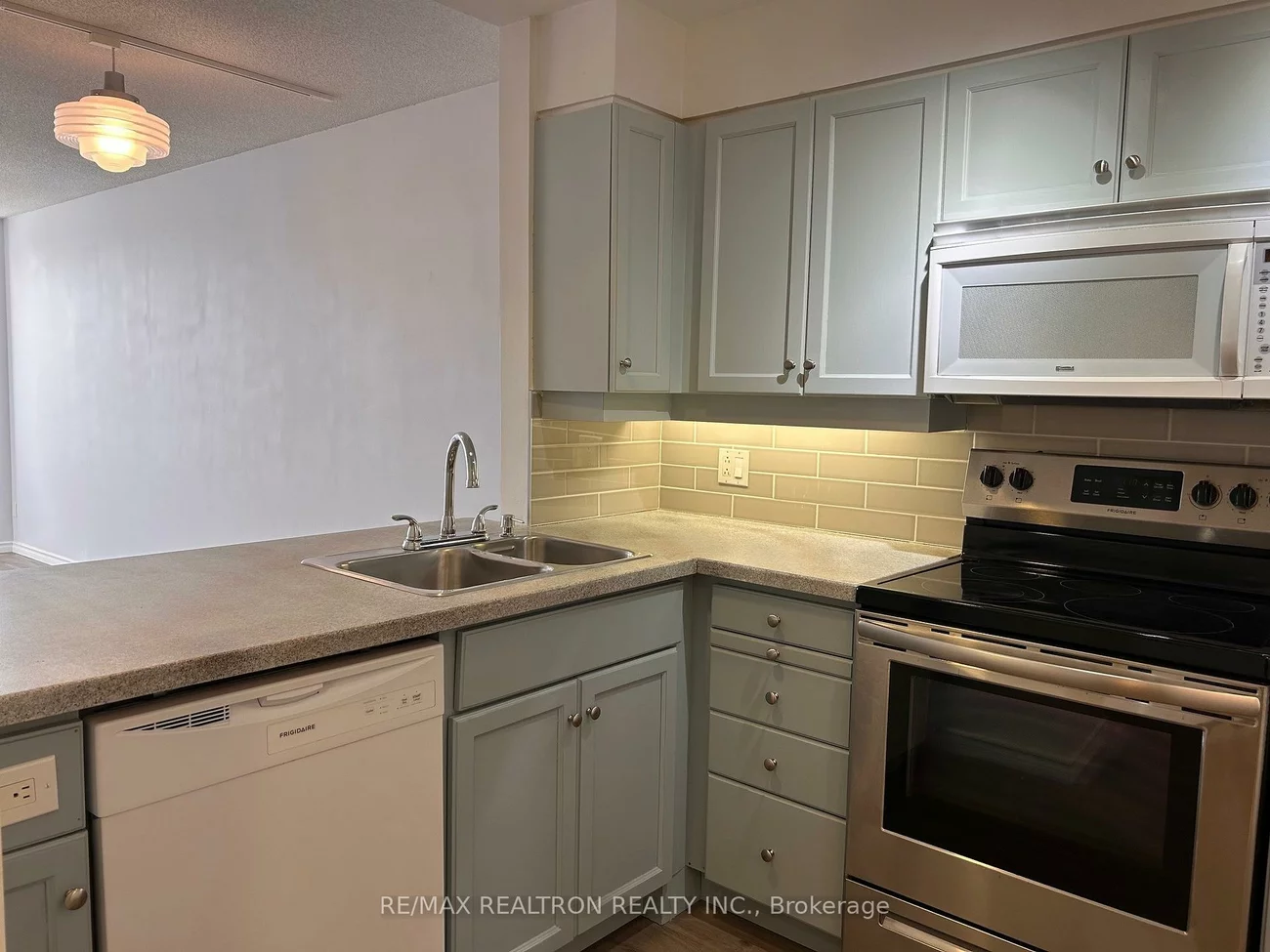 74, Ross, Queen's Park, Barrie