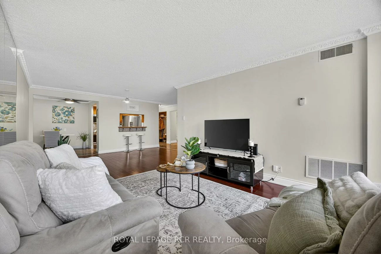 65, Ellen, City Centre, Barrie