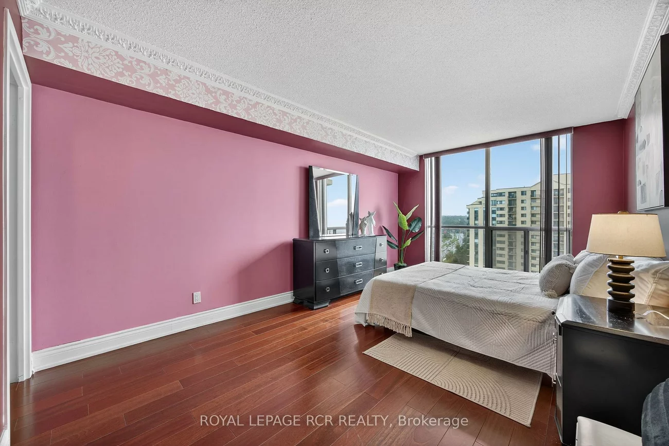65, Ellen, City Centre, Barrie
