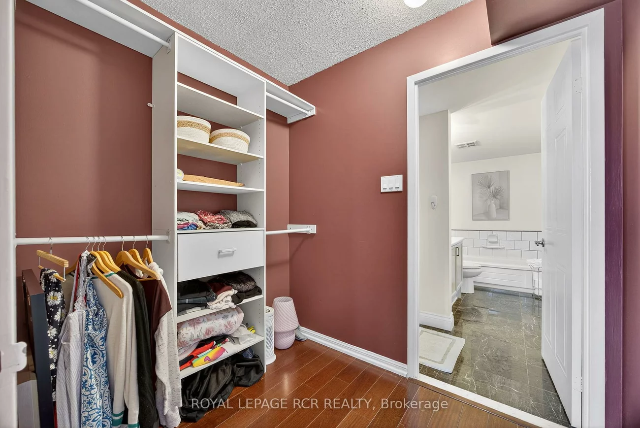 65, Ellen, City Centre, Barrie