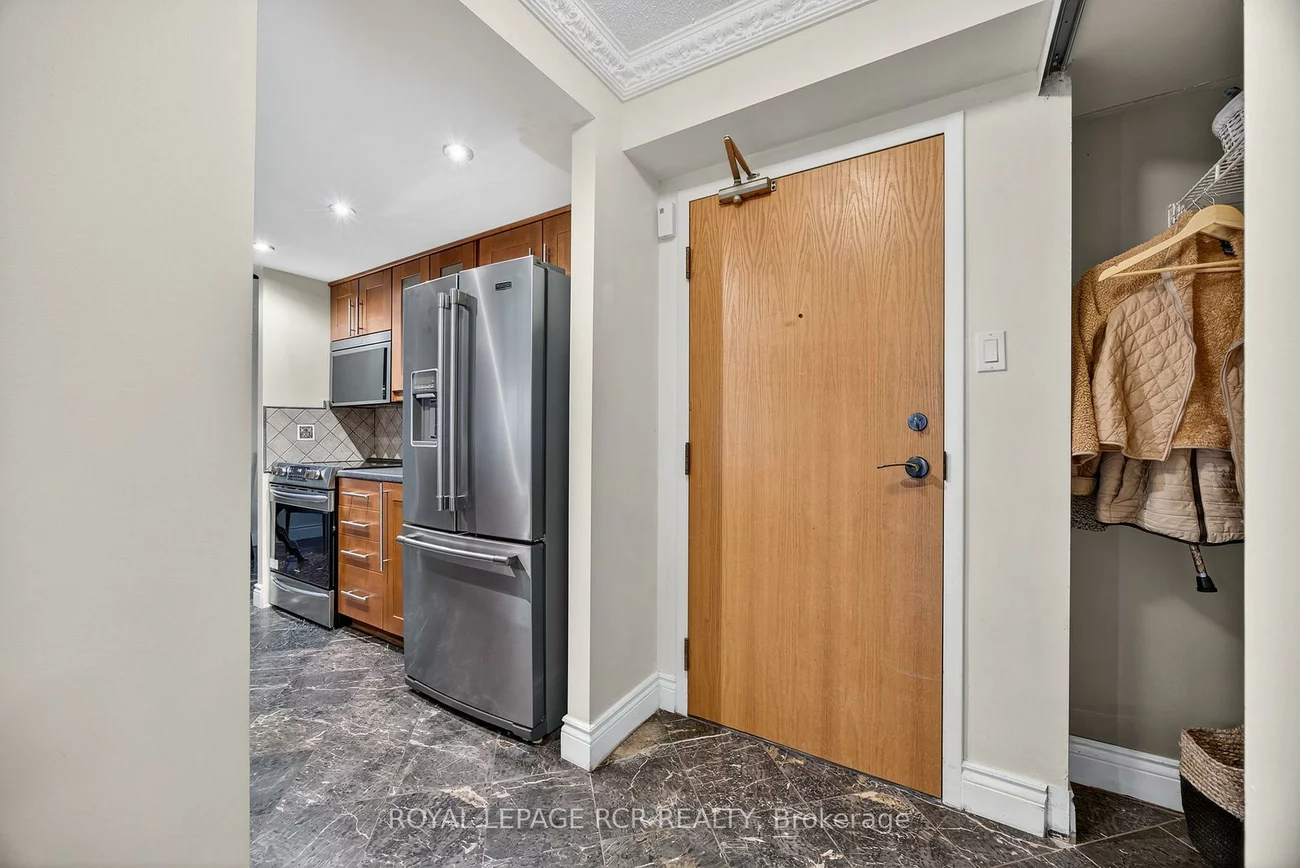 65, Ellen, City Centre, Barrie