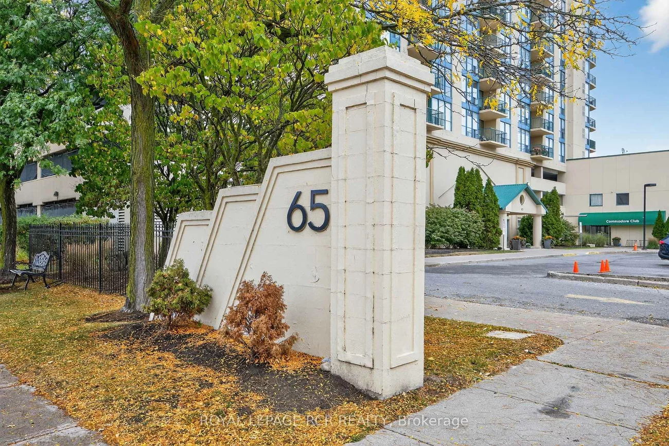 65, Ellen, City Centre, Barrie