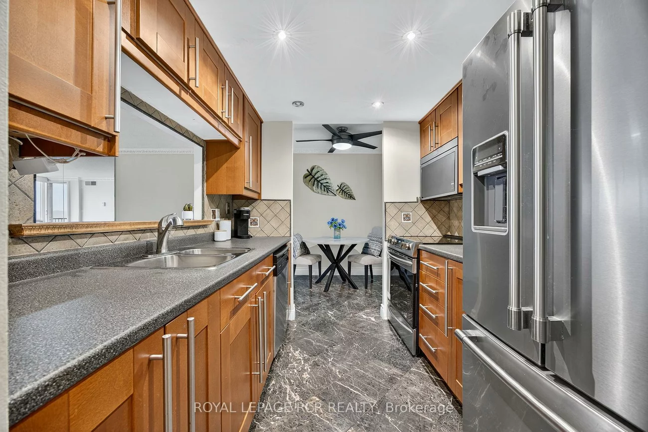 65, Ellen, City Centre, Barrie