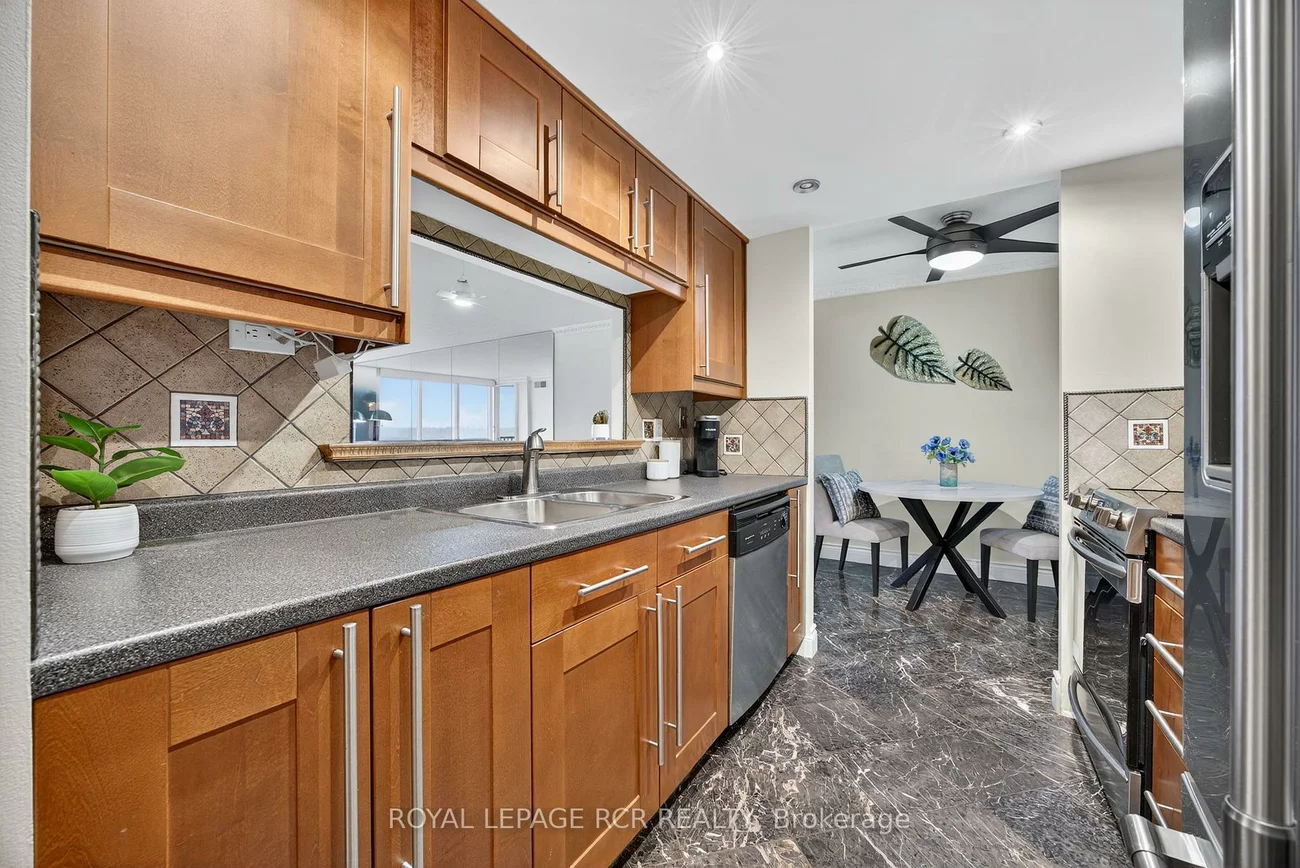 65, Ellen, City Centre, Barrie
