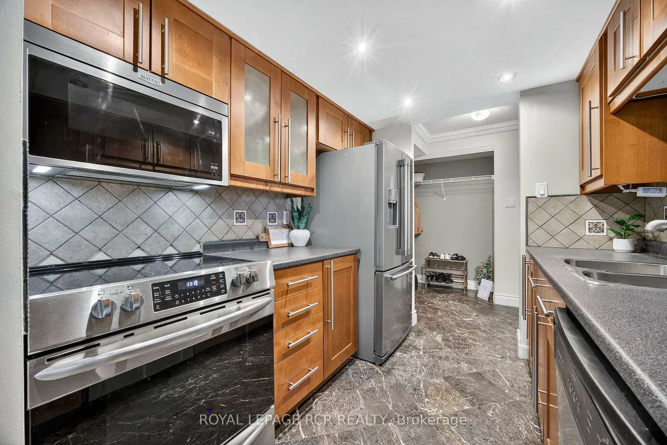 65, Ellen, City Centre, Barrie
