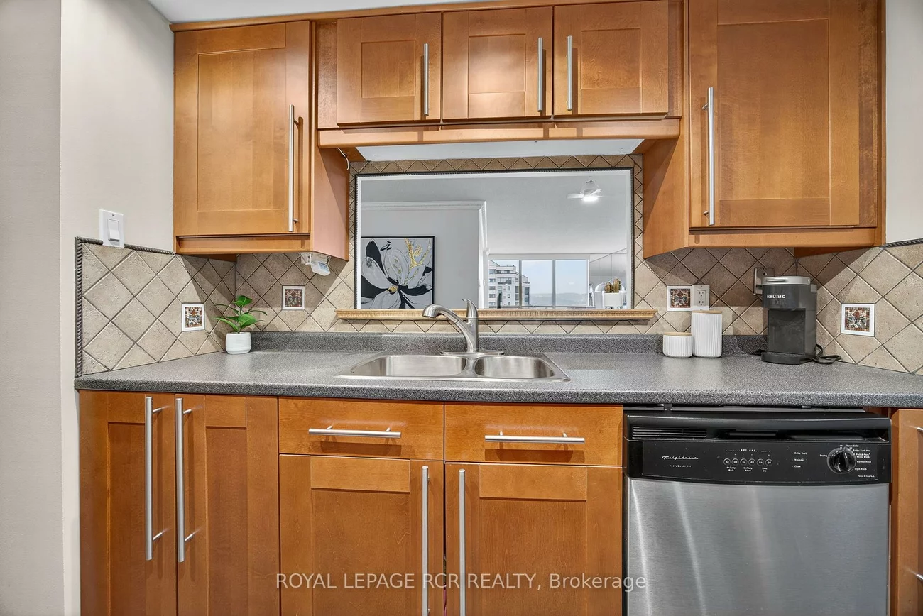 65, Ellen, City Centre, Barrie