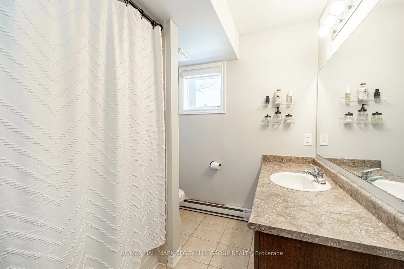 25, Madelaine, Painswick South, Barrie