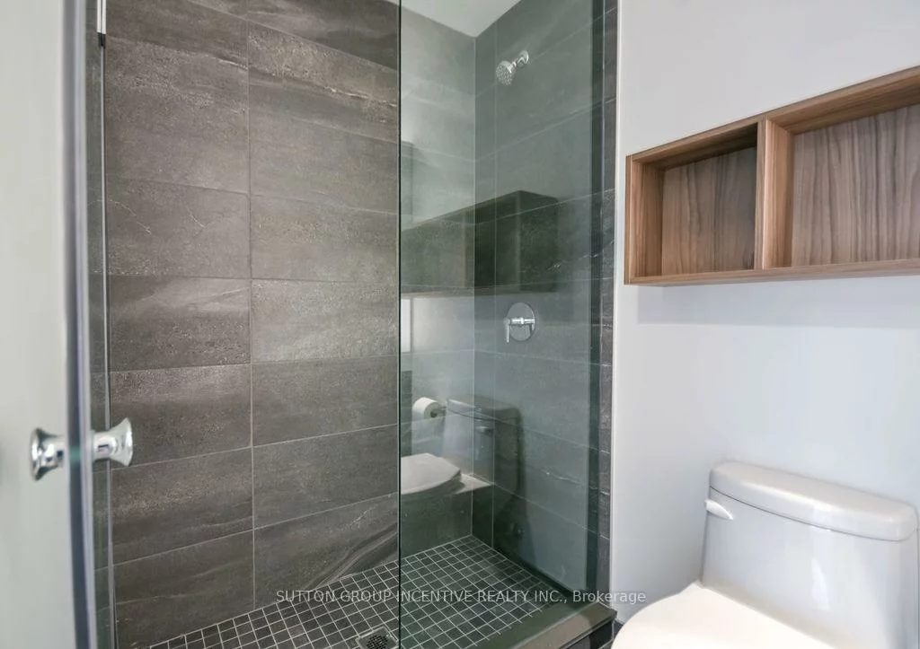 39, Mary, City Centre, Barrie