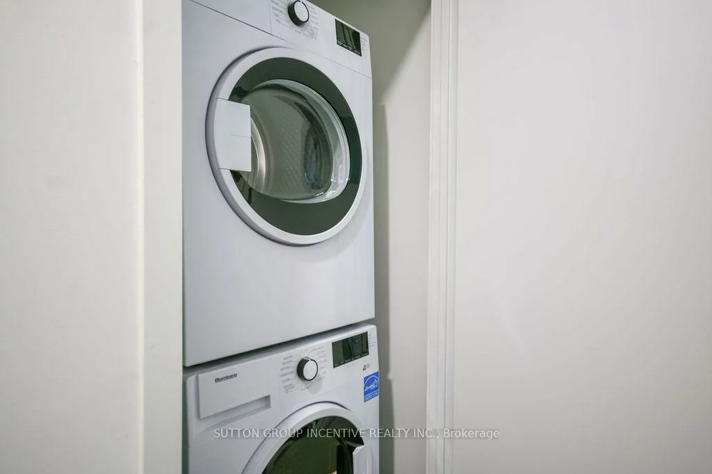 39, Mary, City Centre, Barrie