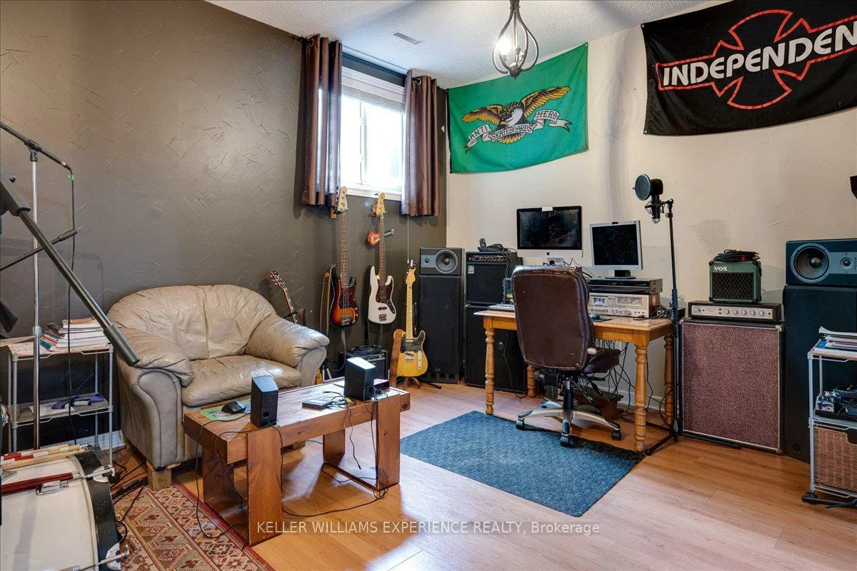 237, Steel, Codrington, Barrie