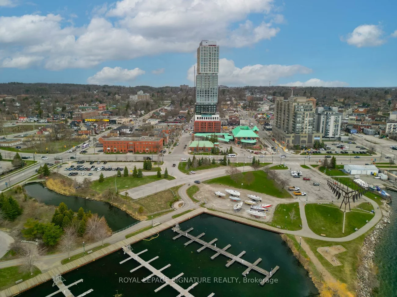 39, Mary, City Centre, Barrie