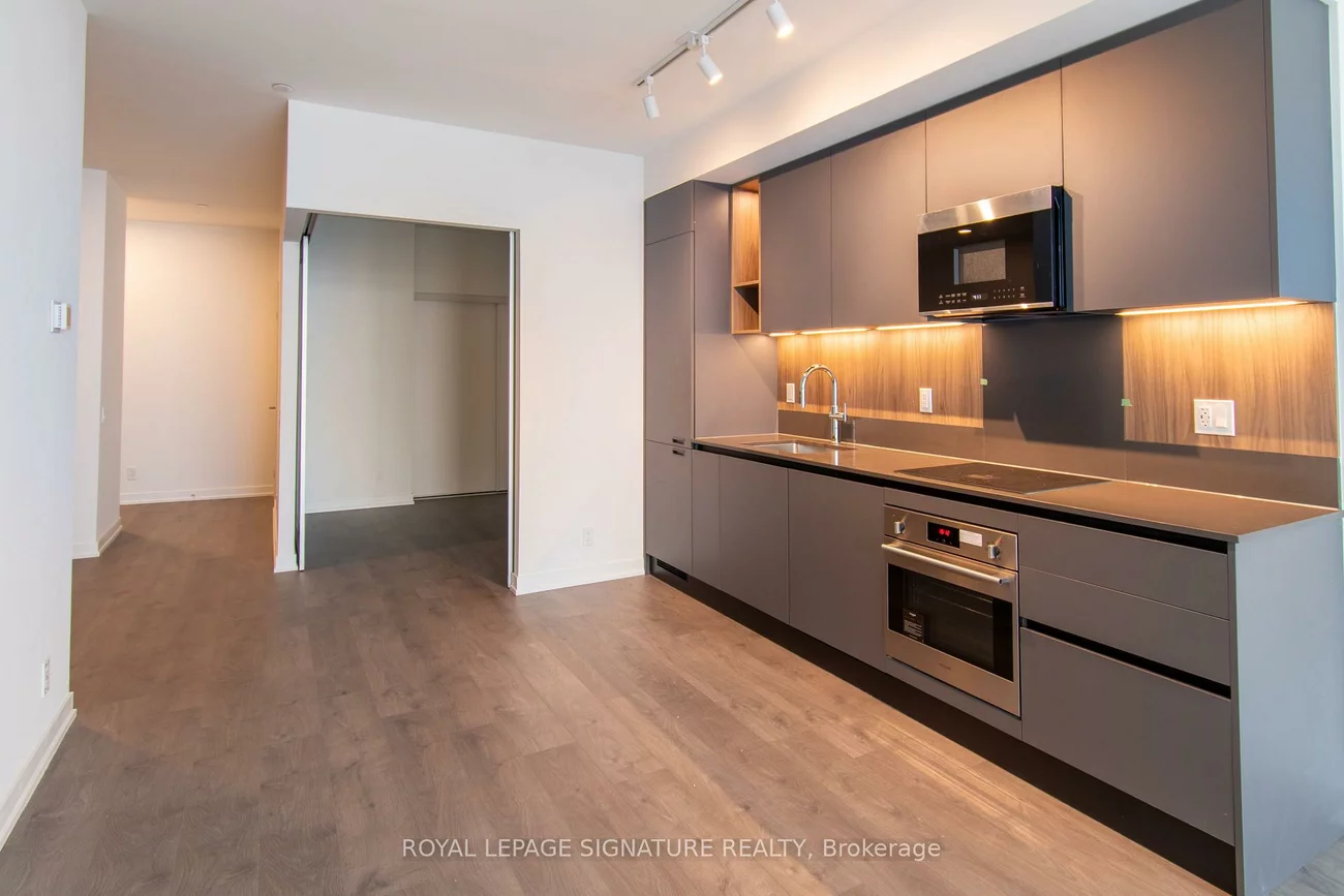 39, Mary, City Centre, Barrie