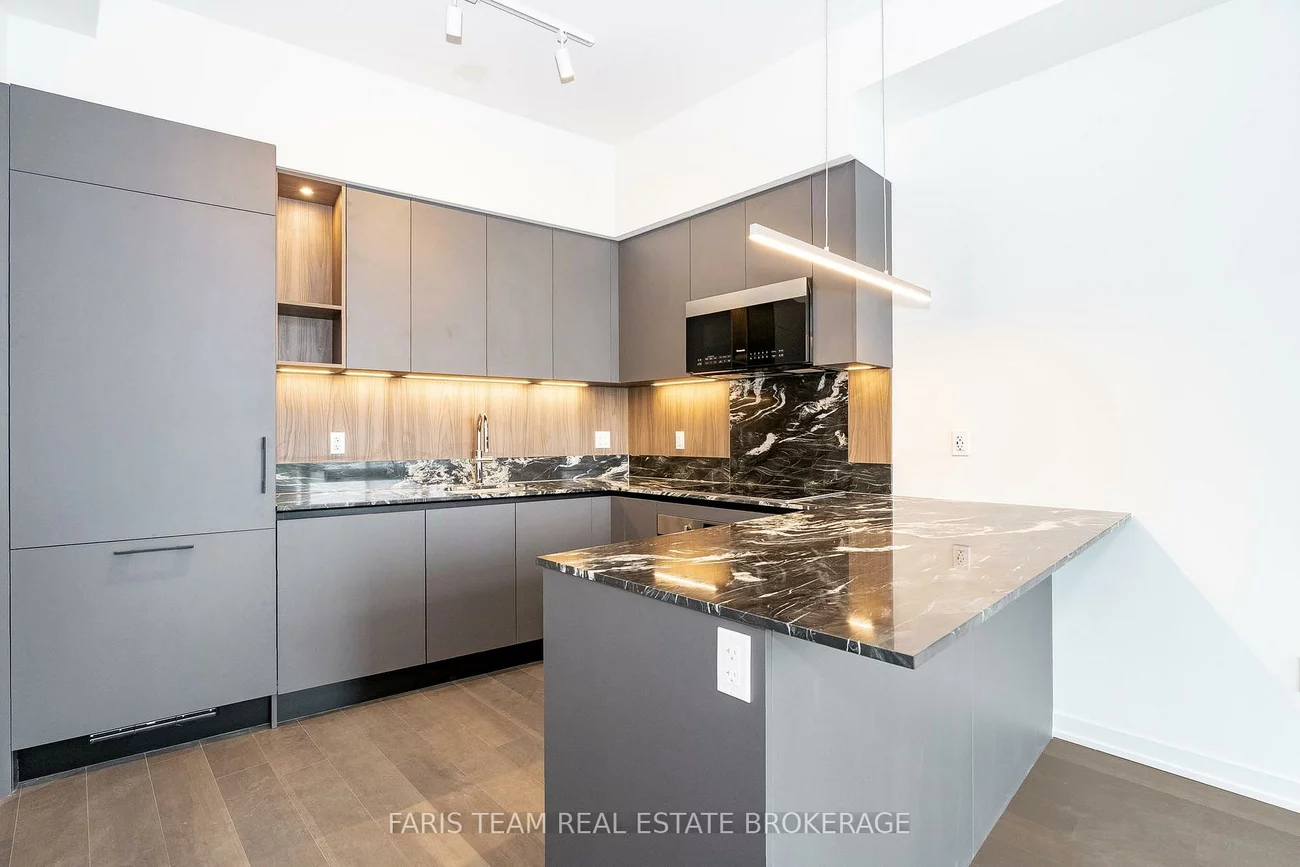 39, Mary, City Centre, Barrie