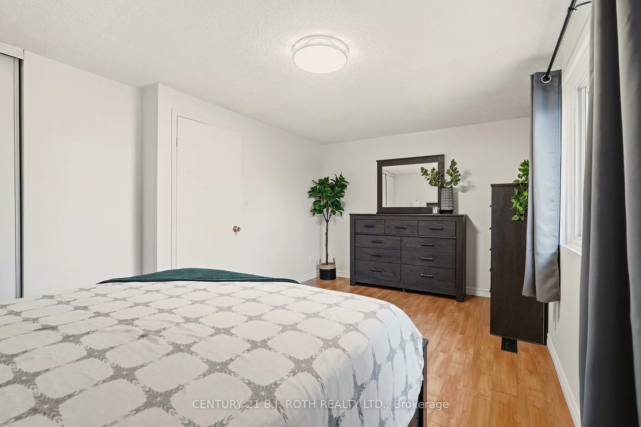 235, Steel, Codrington, Barrie