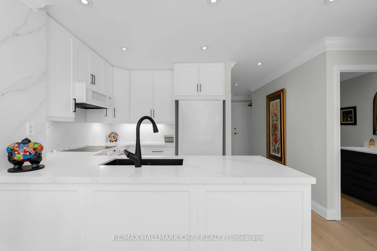 6, TORONTO, City Centre, Barrie