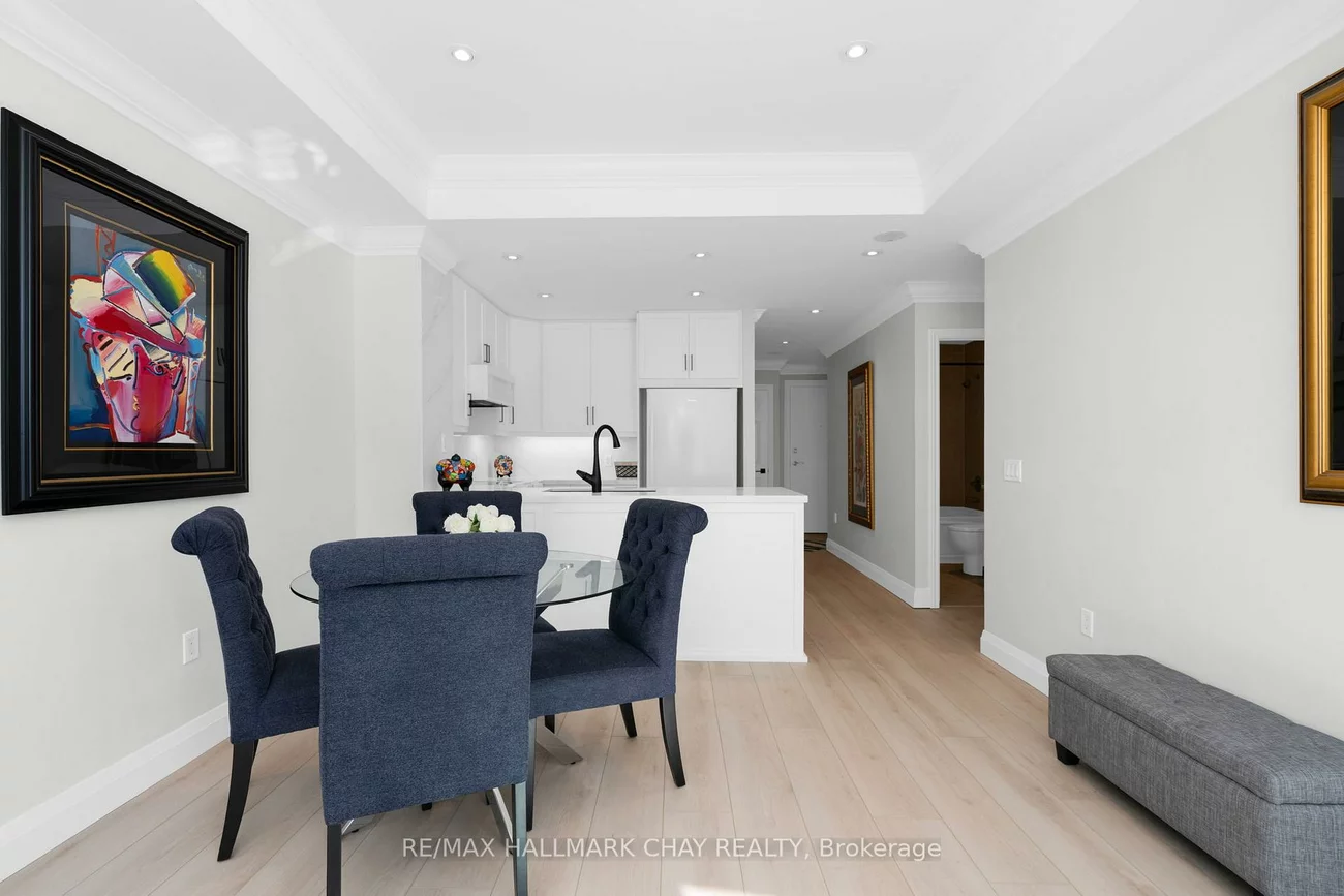 6, TORONTO, City Centre, Barrie