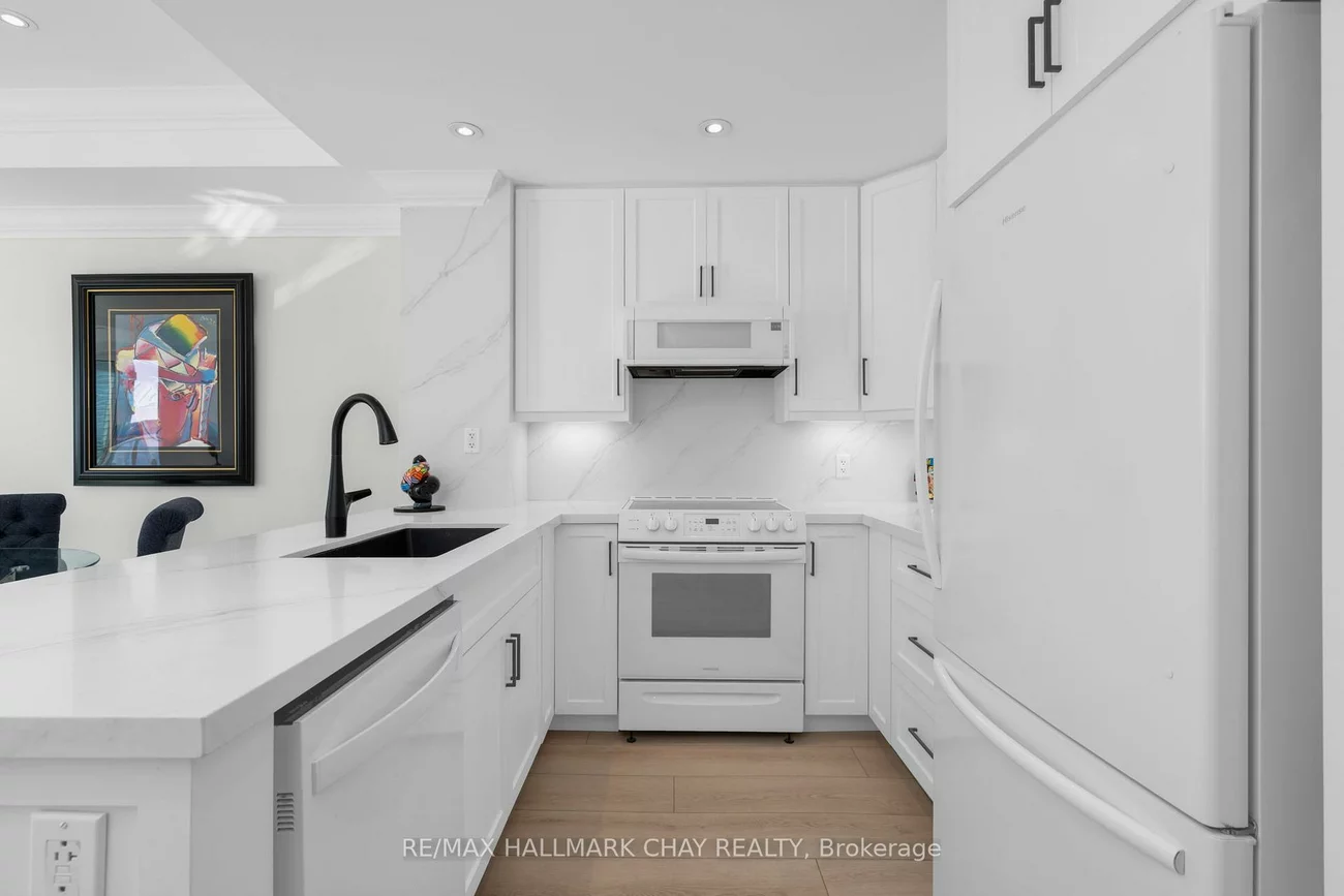 6, TORONTO, City Centre, Barrie