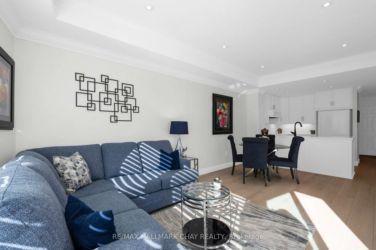 6, TORONTO, City Centre, Barrie