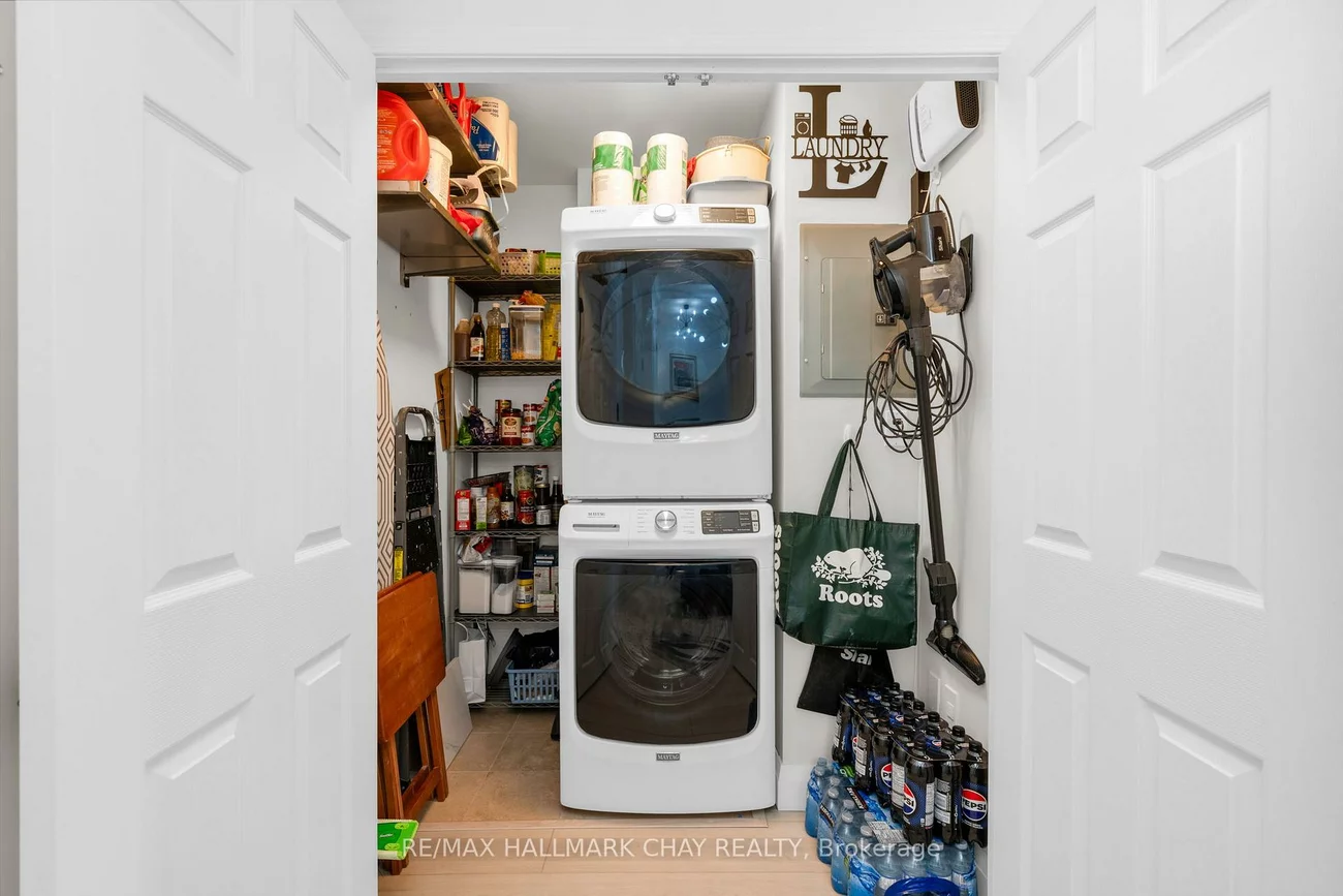 6, TORONTO, City Centre, Barrie