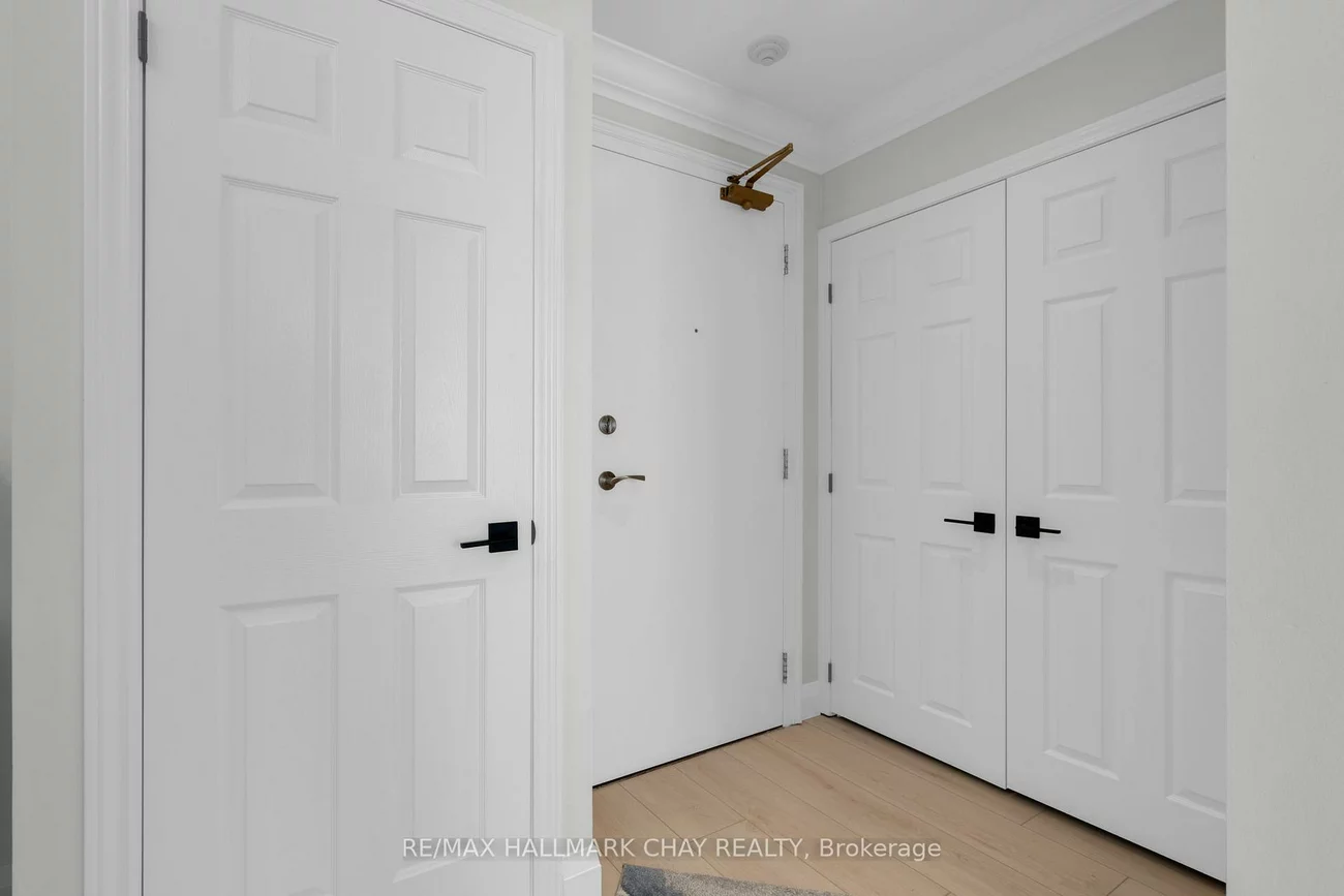 6, TORONTO, City Centre, Barrie