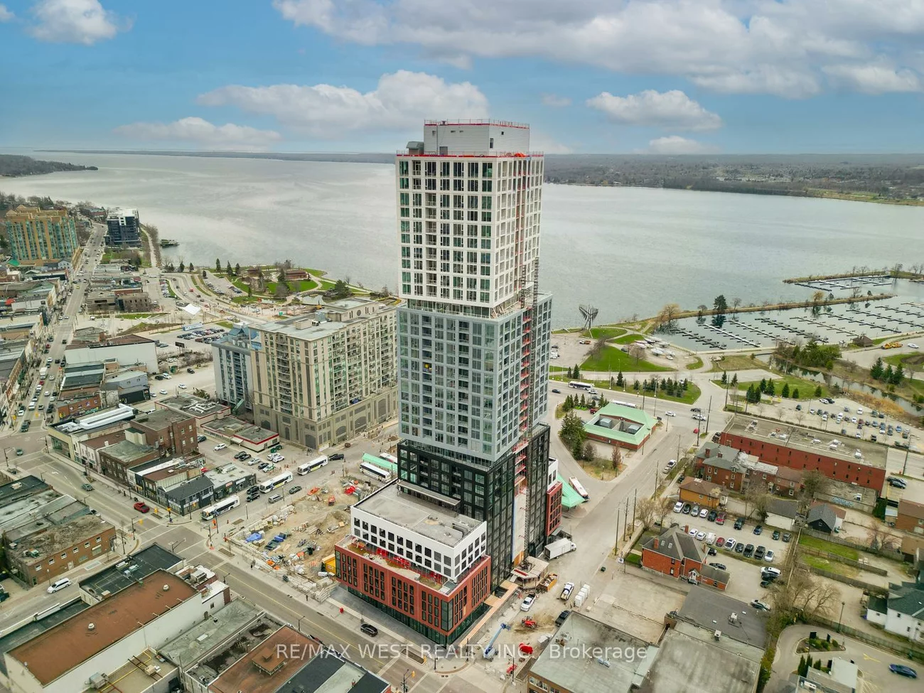 39, Mary, City Centre, Barrie