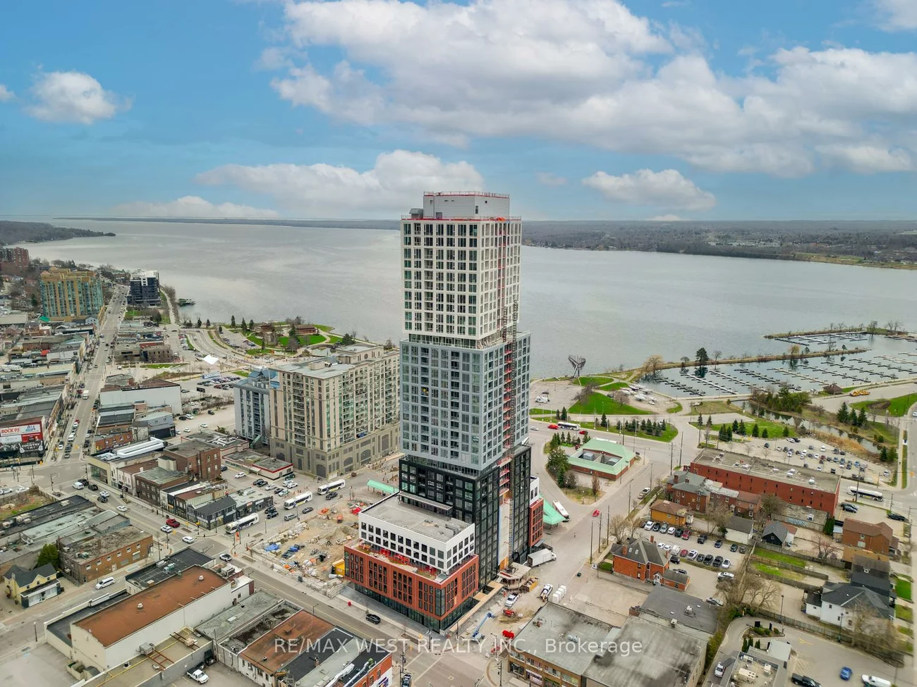 39, Mary, City Centre, Barrie