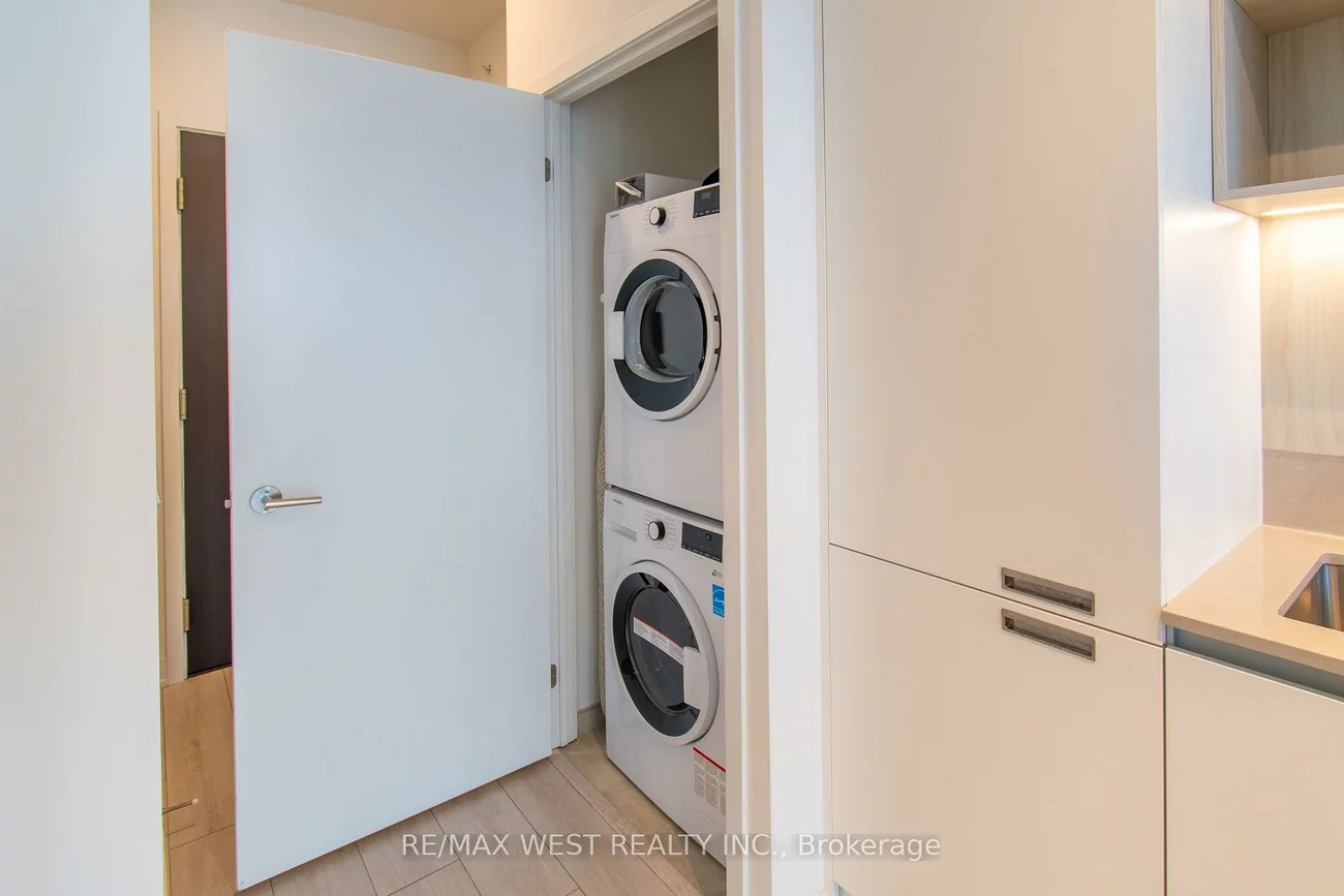 39, Mary, City Centre, Barrie