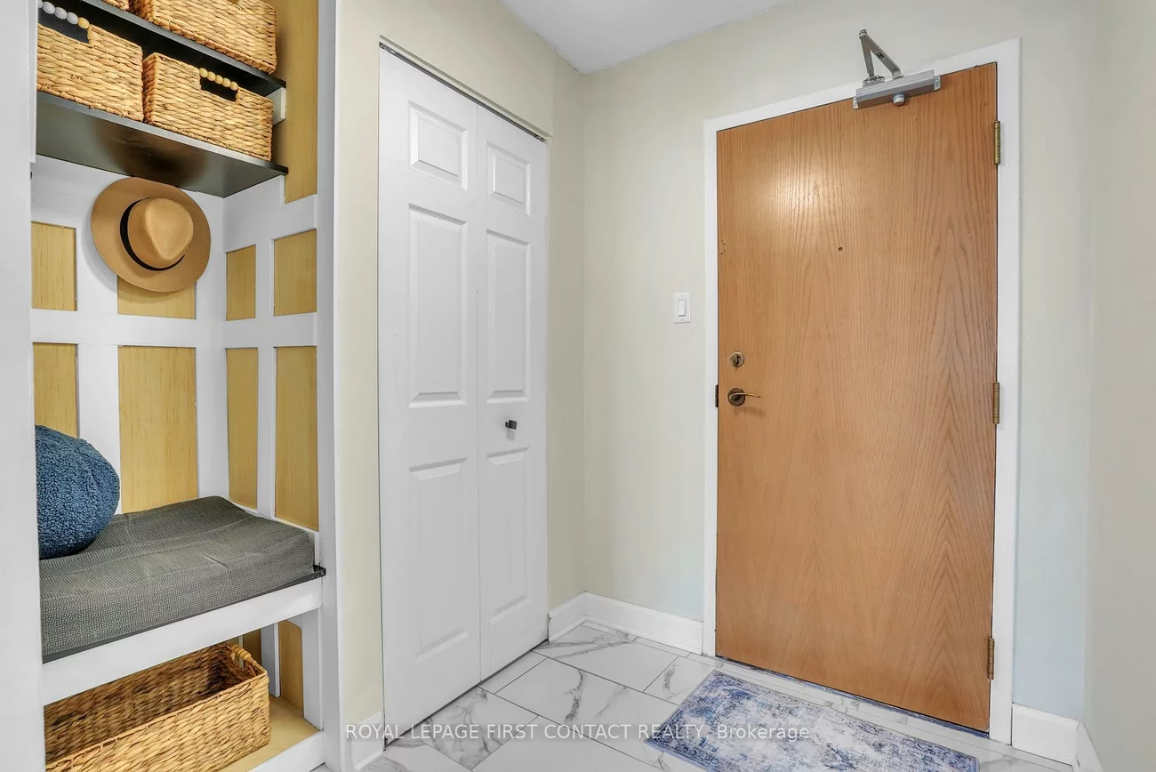 65, Ellen, City Centre, Barrie