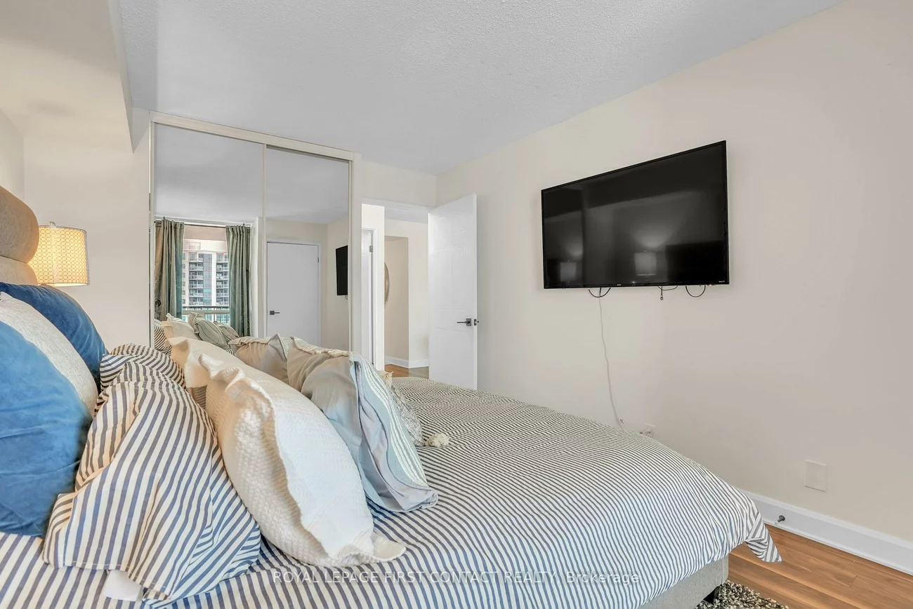 65, Ellen, City Centre, Barrie