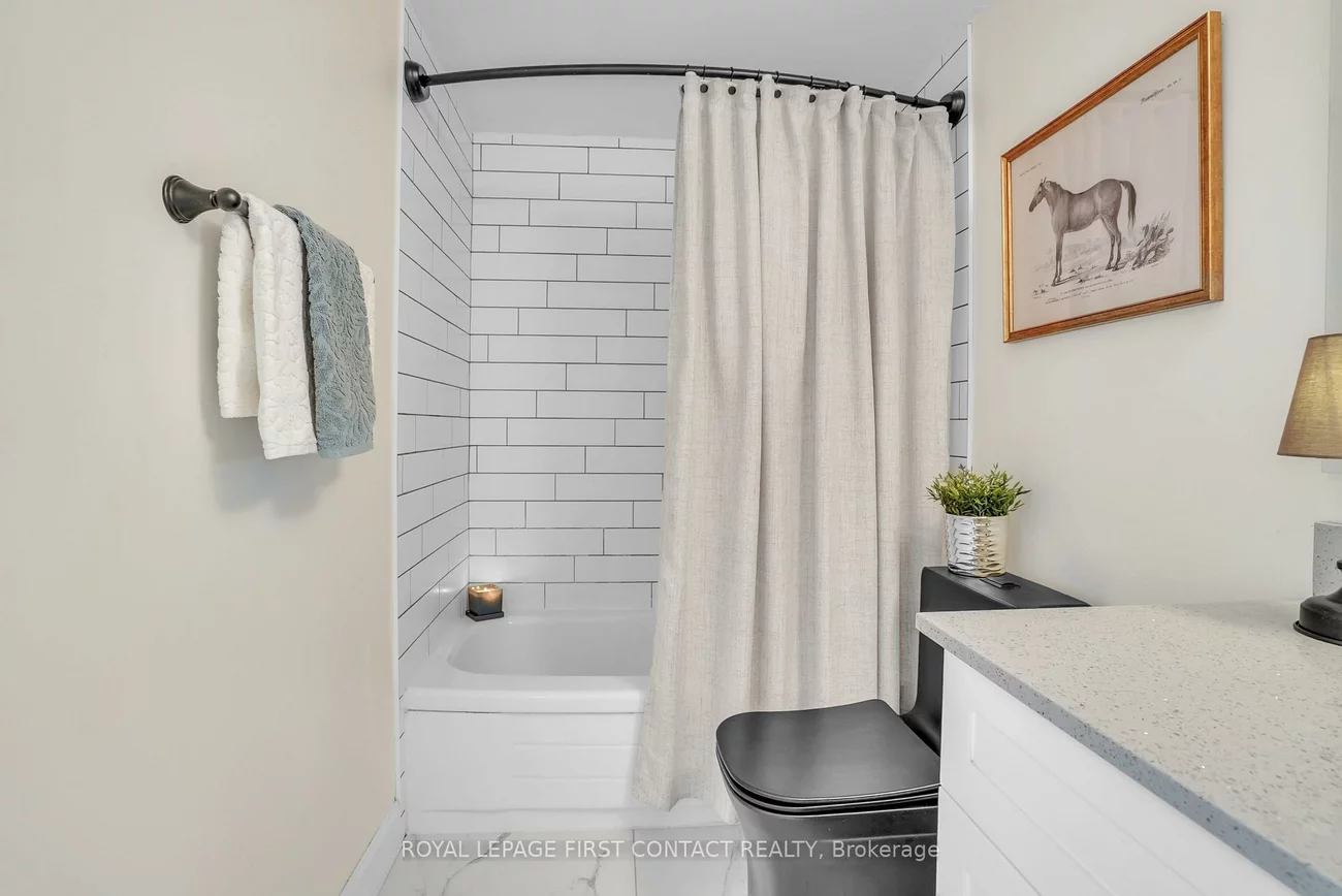 65, Ellen, City Centre, Barrie