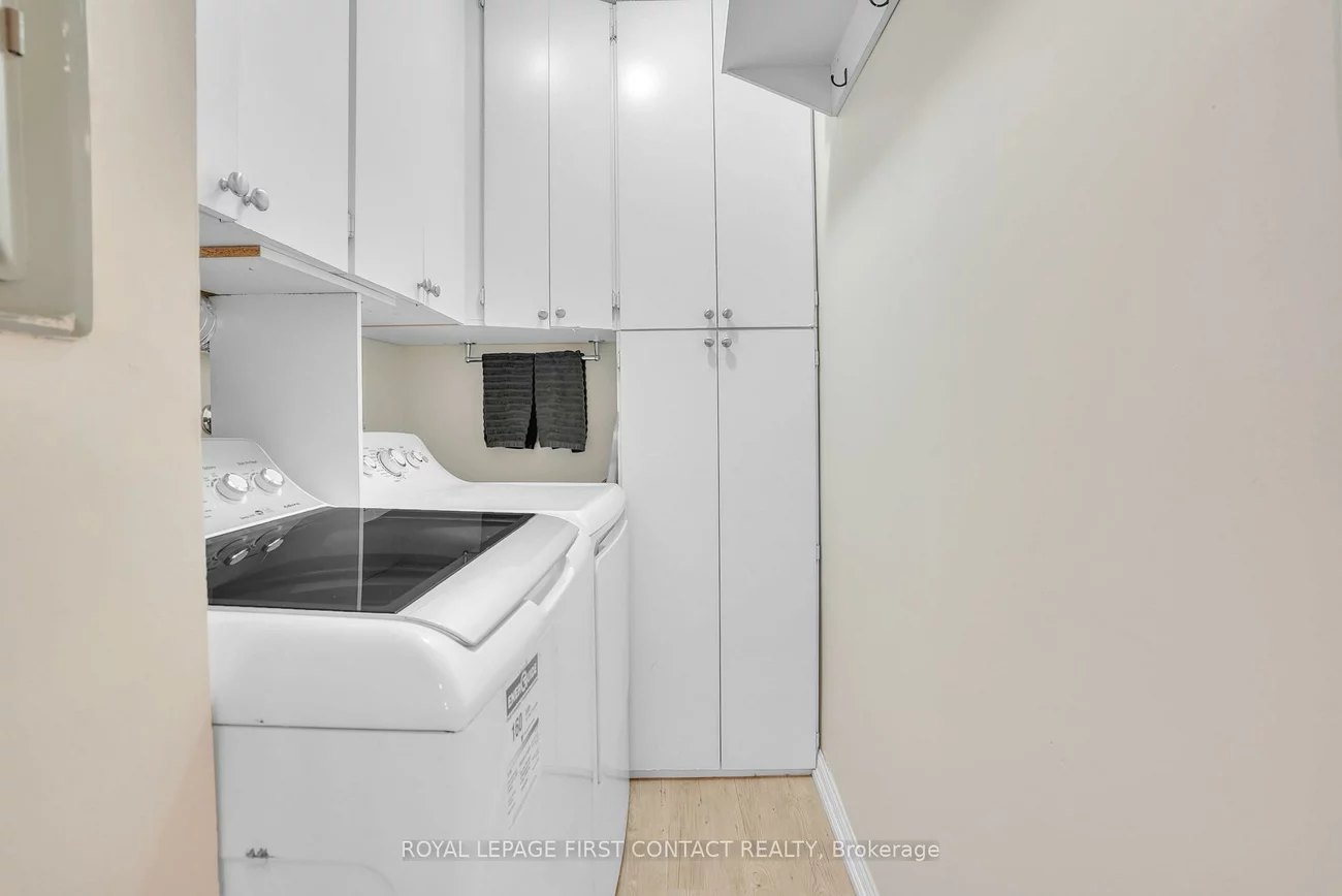 65, Ellen, City Centre, Barrie