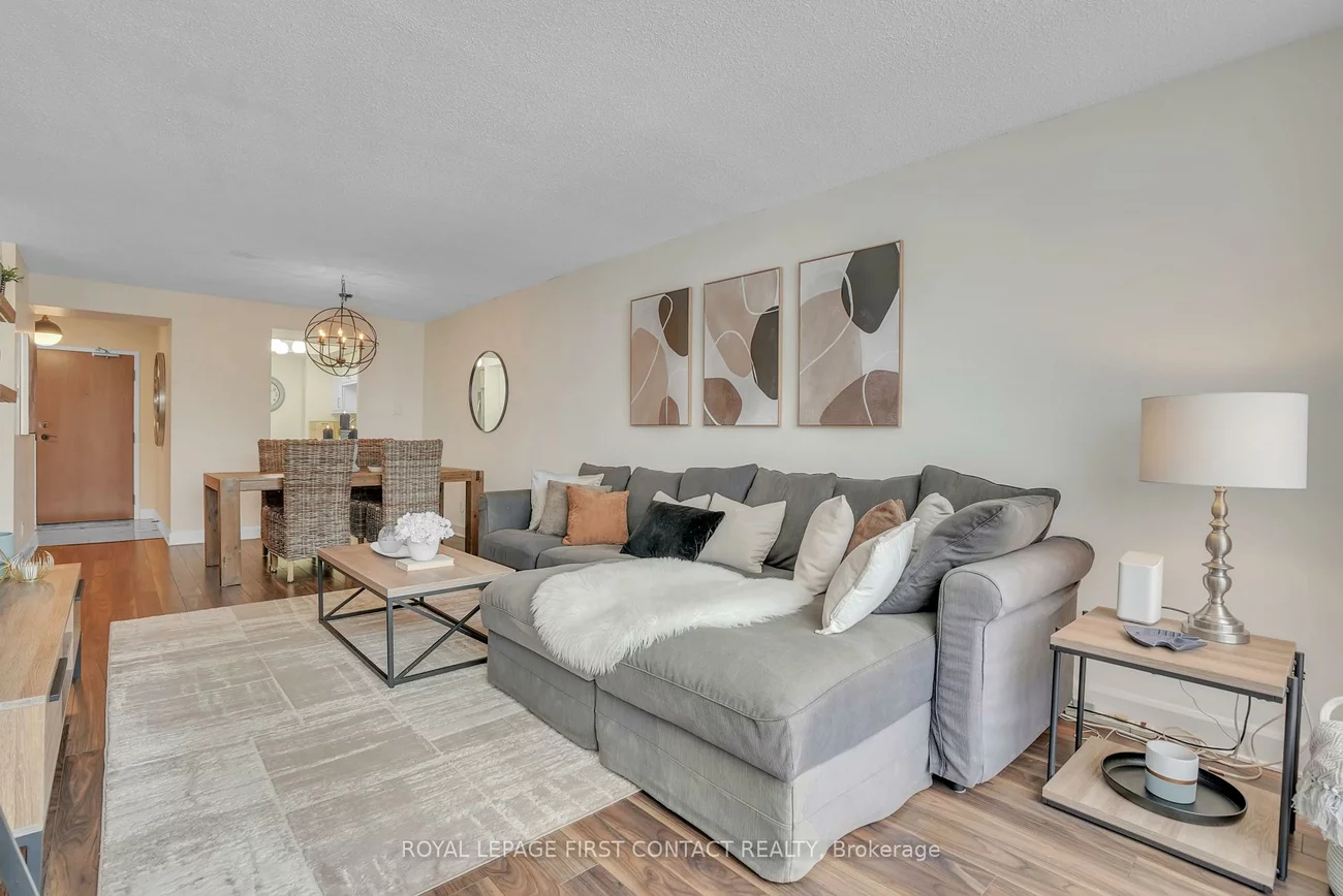 65, Ellen, City Centre, Barrie